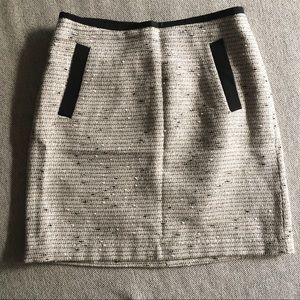 Tweed skirt with pockets